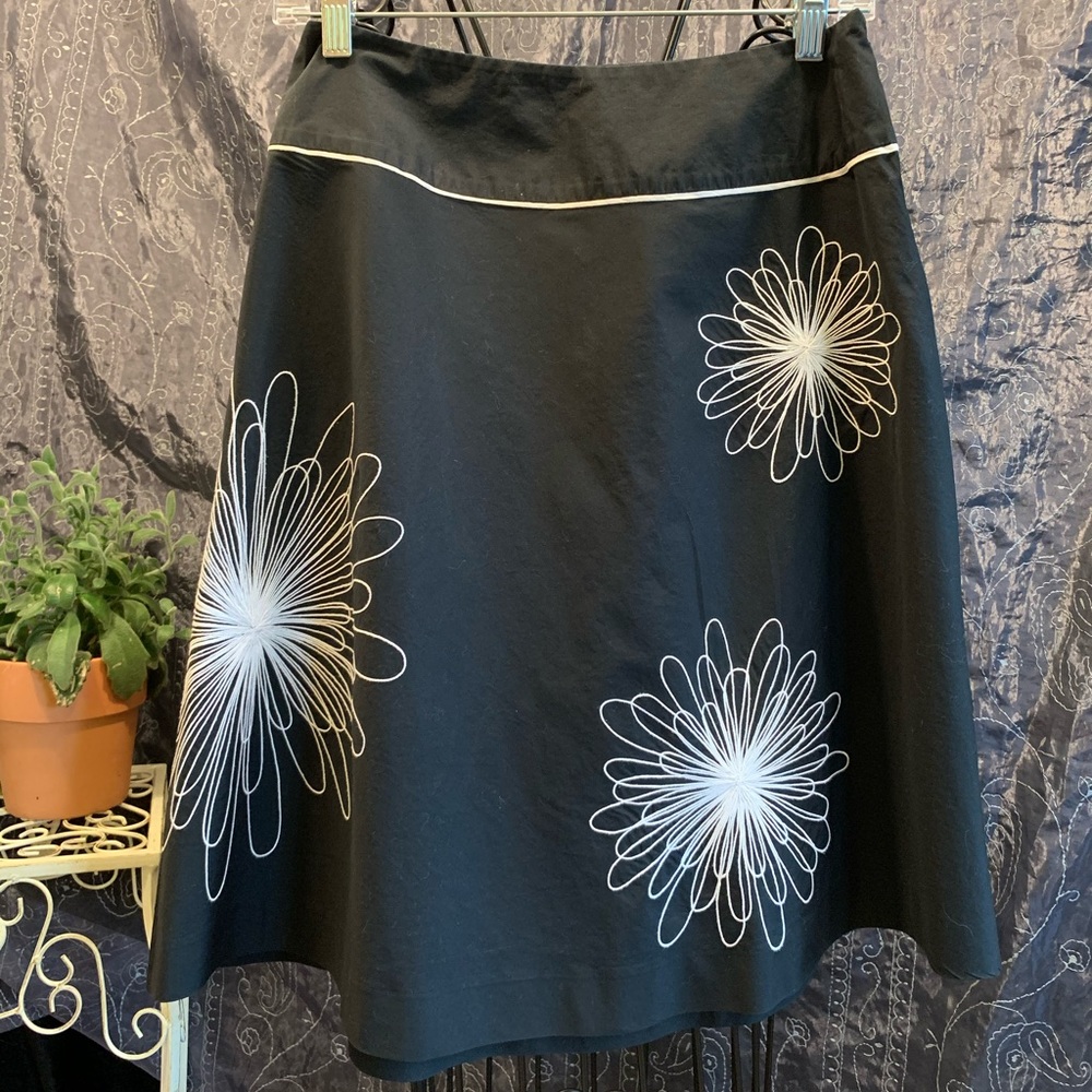 Context Black A-Line Skirt Cotton White Embroidered Flowers and Waist Piping